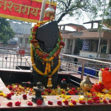 Puja at Shani Shingnapur Maharashtra 